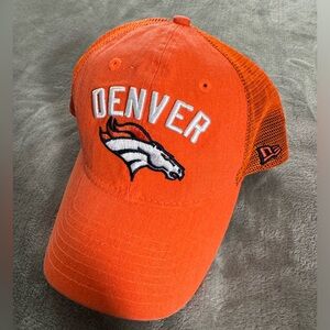 NEW ERA Broncos Natural Loyal
9TWENTY Trucker Hat.